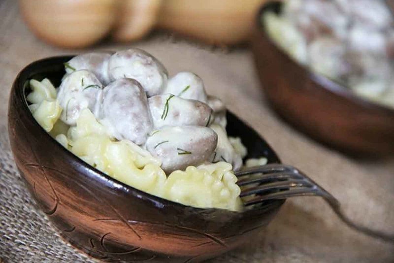 Куриные сердечки в сырном соусе: простой и вкусный рецепт